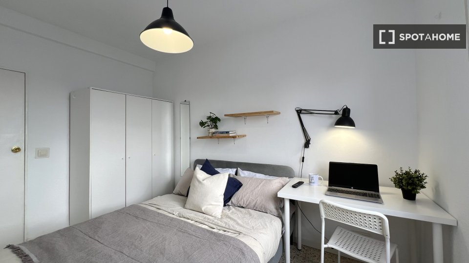 Double room Madrid, 5 beds, 100m² — photo 30