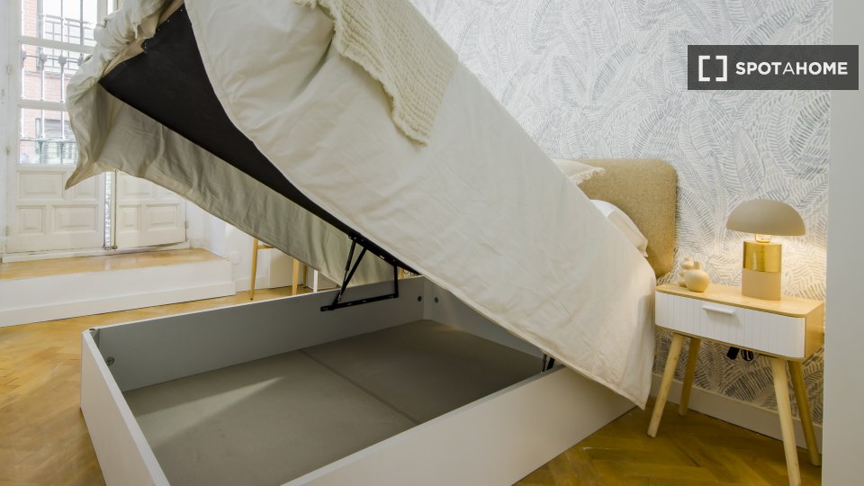 Double room Madrid, 5 beds, 130m² — photo 12