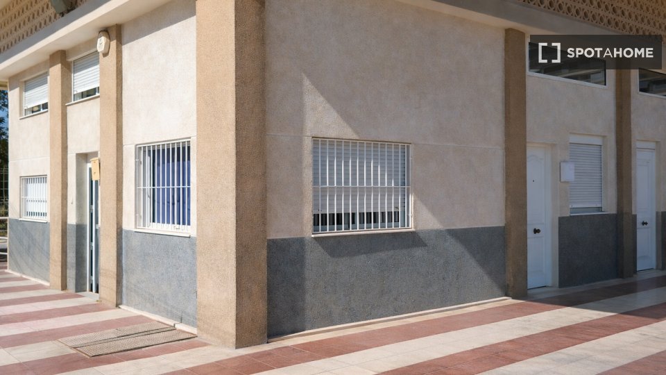 Apartment Alicante, 2 beds, 45m² — photo 3