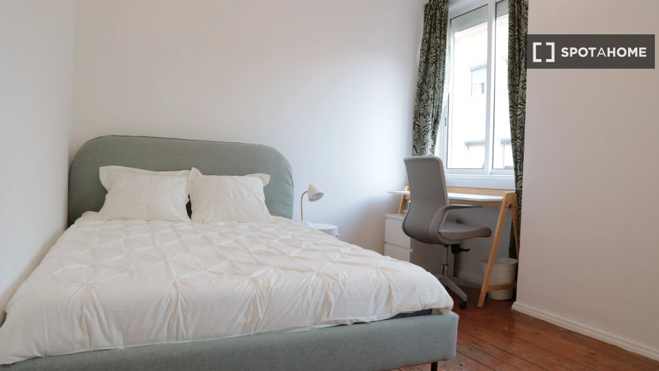 Double room Lisbon, 4 beds — photo 10