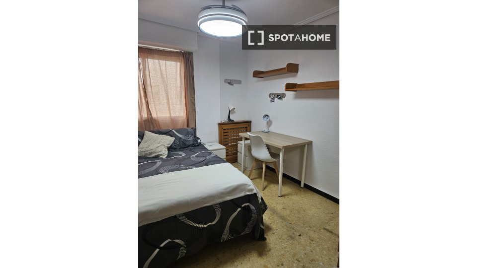Double room Zaragoza, 4 beds, 92m² — photo 13