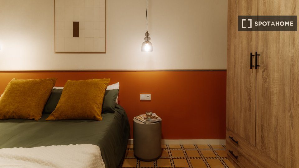 Double room Barcelona, 3 beds, 90m² — photo 16
