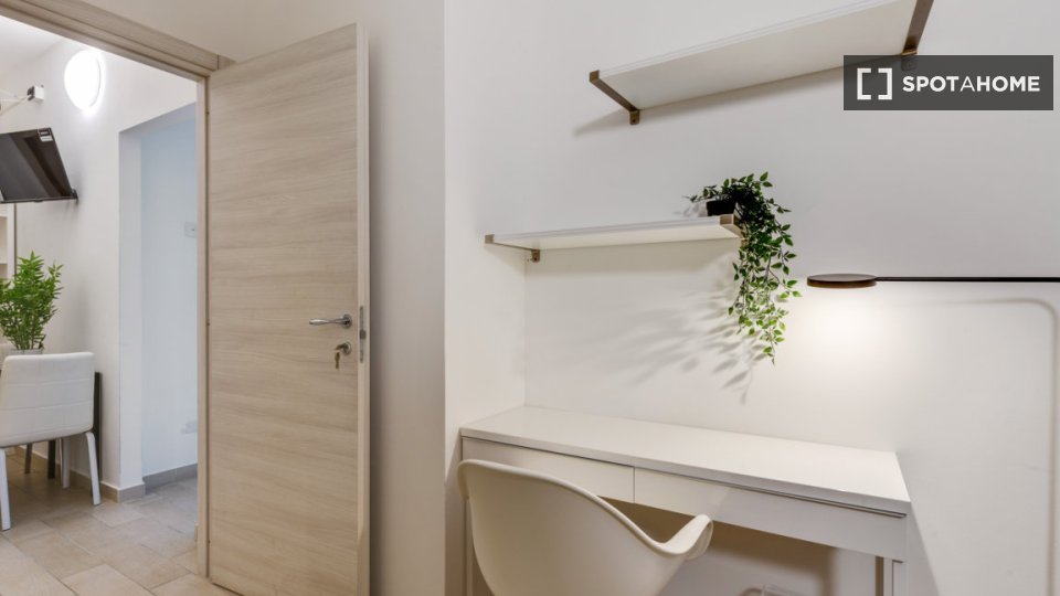 Double room Milan, 3 beds, 60m² — photo 11