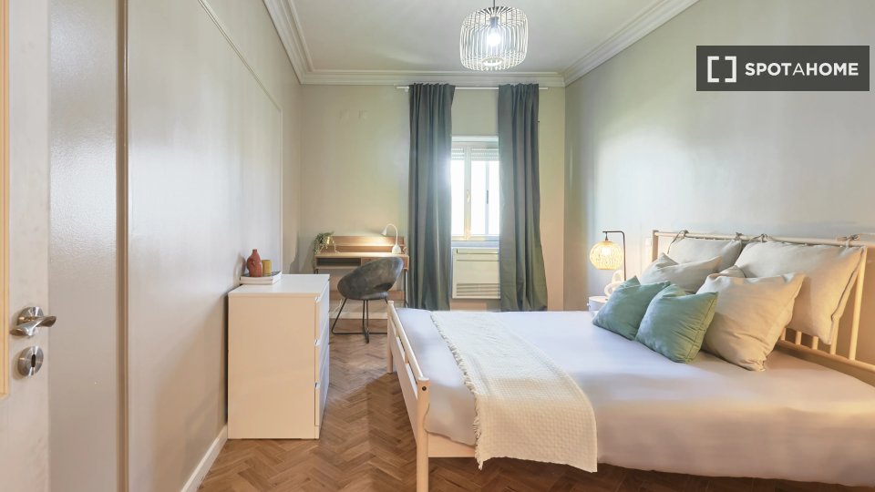Double room Lisbon, 9 beds — photo 11