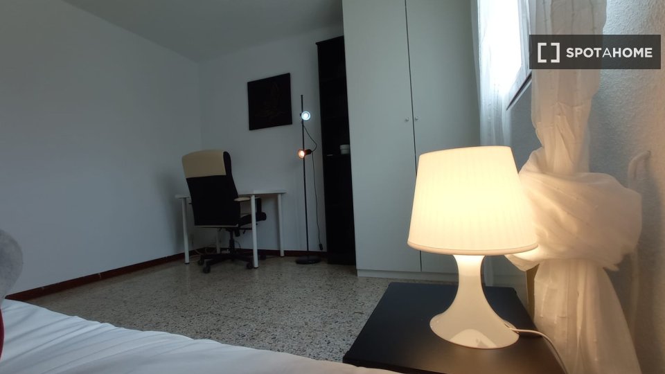 Double room Madrid, 5 beds — photo 1