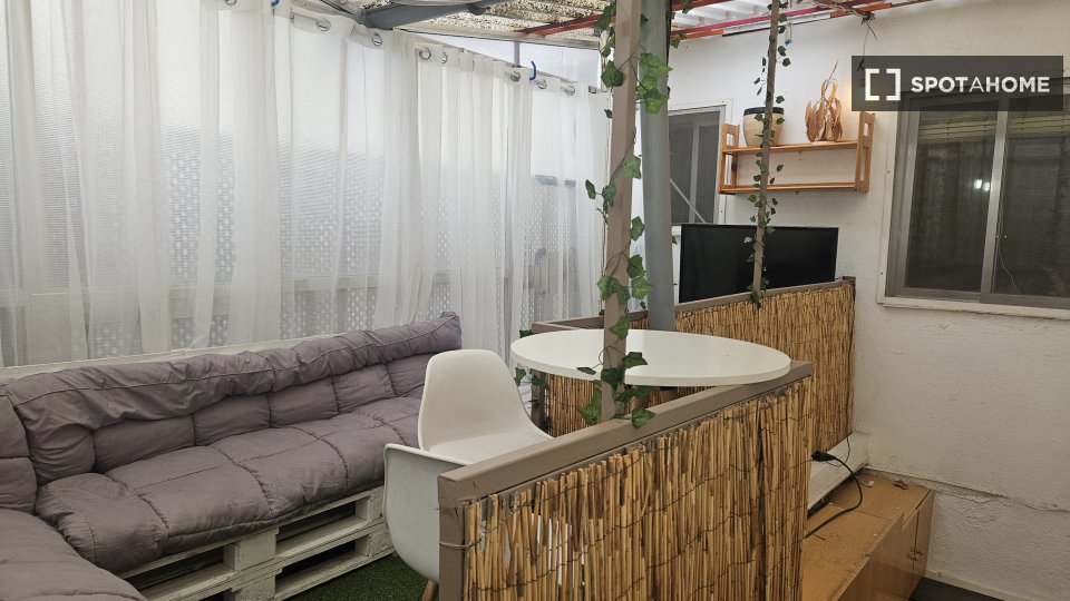 Double room Madrid, 3 beds, 75m² — photo 14