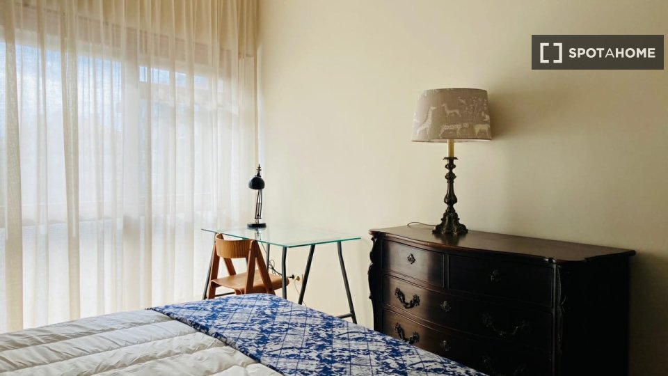 Double room Lisbon, 3 beds — photo 3