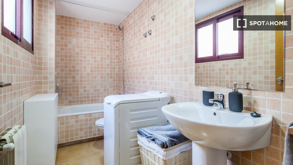 Apartment Valencia, 1 bed, 125m² — photo 1
