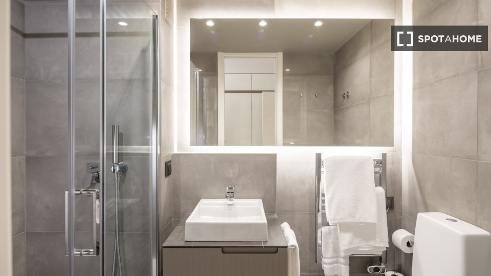 Apartment Lisbon, 2 beds, 59m² — photo 36