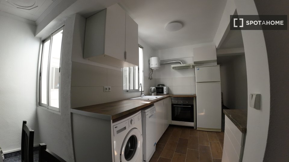 Double room Valencia, 4 beds, 90m² — photo 13
