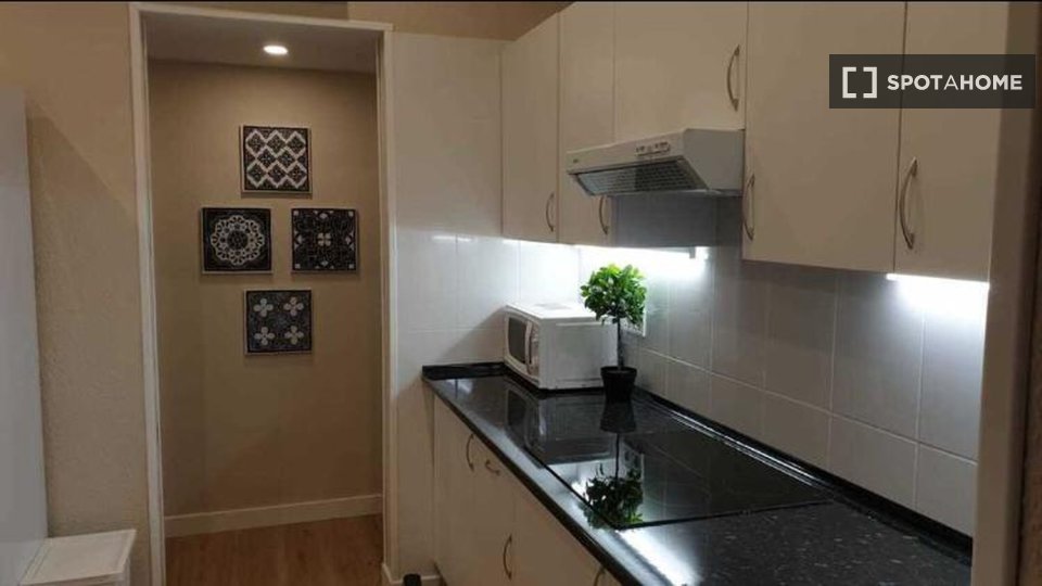 Double room Madrid, 5 beds — photo 22