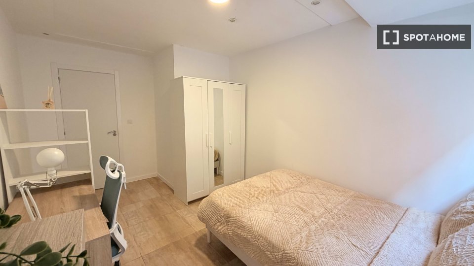 Habitación en piso compartido en alquiler en Torrent, Valencia.