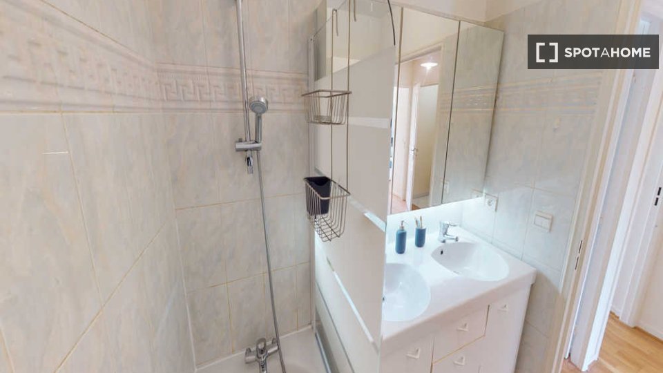 Double room Paris, 4 beds, 90m² — photo 5