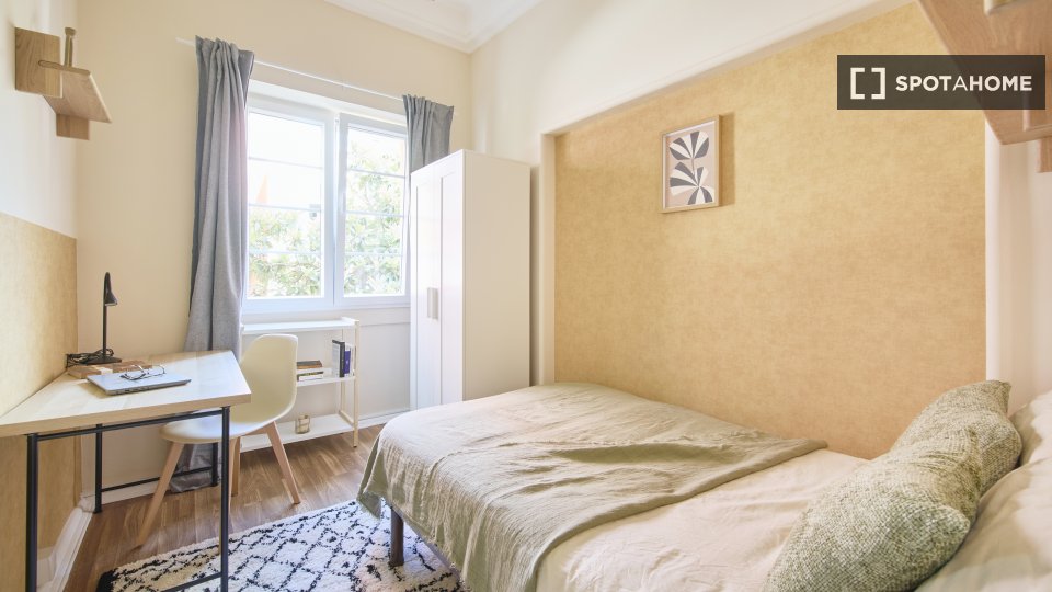 Double room Lisbon, 12 beds — photo 20