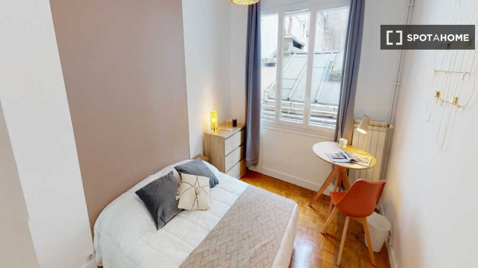 Double room Paris, 3 beds, 60m² — photo 11