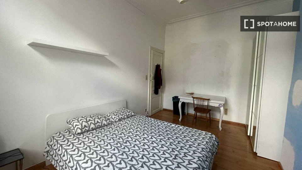 Double room Brussels, 2 beds — photo 12