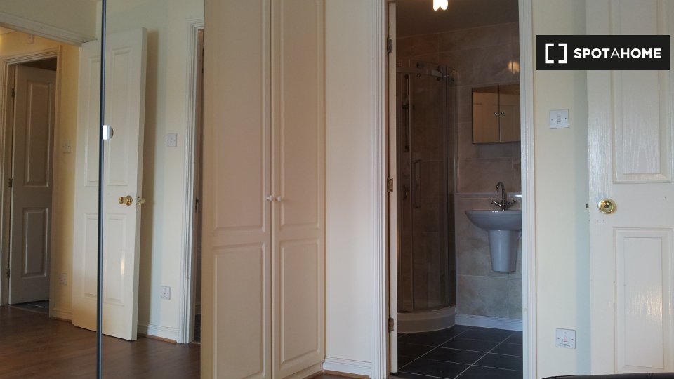 Double room London, 3 beds — photo 18