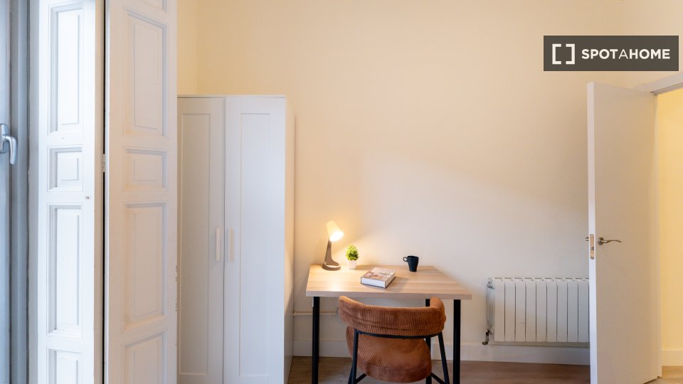 Double room Madrid, 9 beds — photo 15