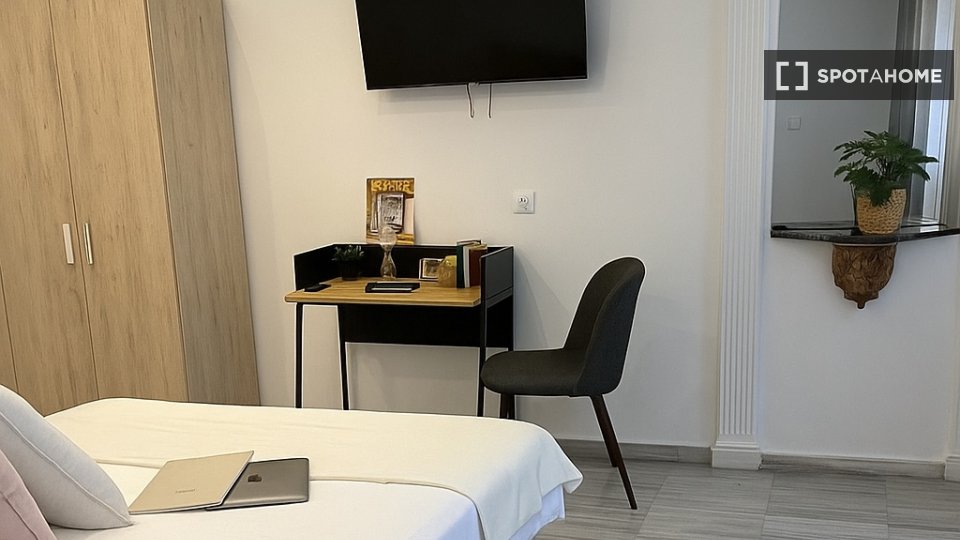 Double room Madrid, 4 beds, 140m² — photo 3