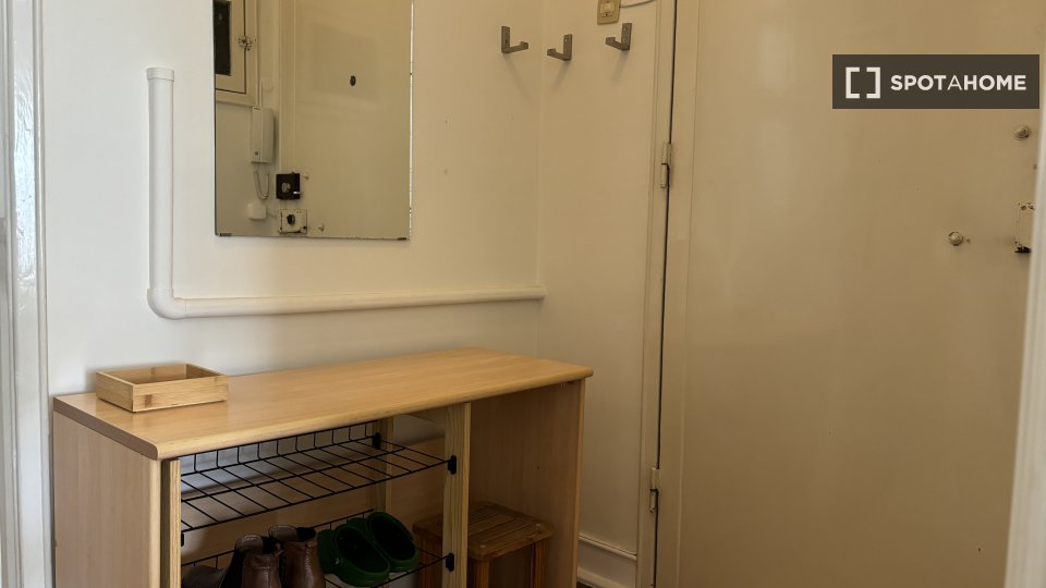 Apartment Lisbon, 1 bed, 77m² — photo 11