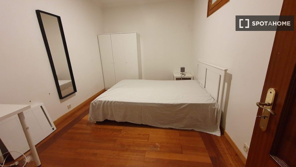 Double room Lisbon, 5 beds — photo 35