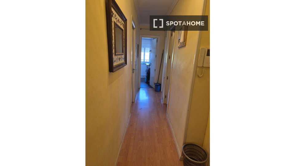 Double room Madrid, 3 beds, 79m² — photo 7
