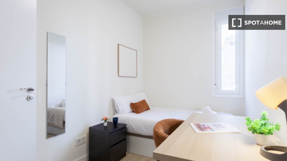 Habitación en piso compartido en Cuatro Caminos, Madrid