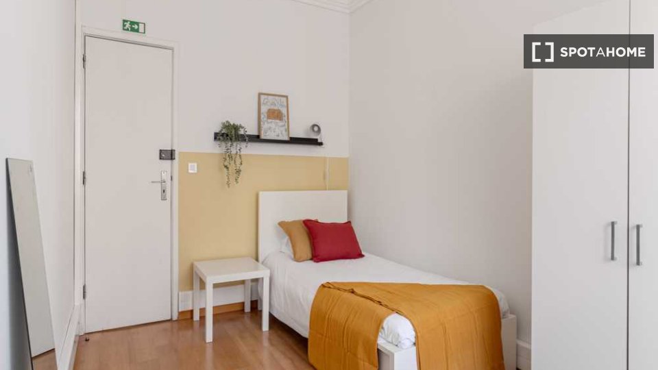 Double room Lisbon, 13 beds, 370m² — photo 10