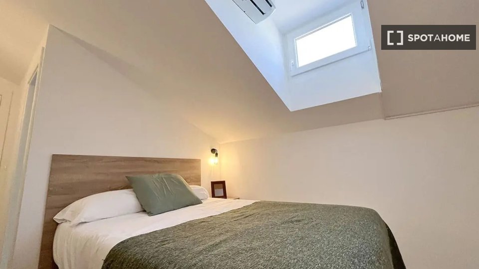 Double room Madrid, 4 beds — photo 13