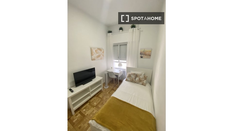 Double room Madrid, 4 beds, 100m² — photo 10
