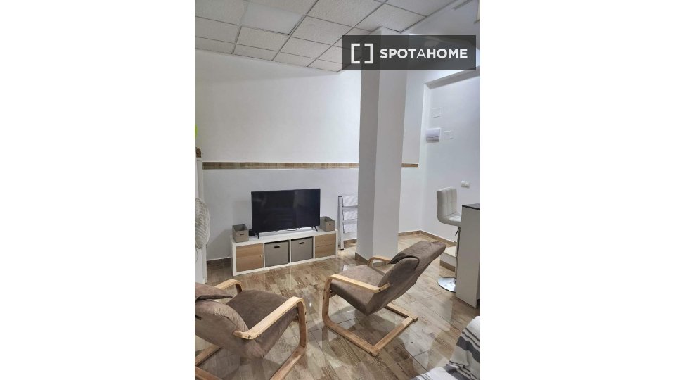 Apartment Alicante, 4 beds, 145m² — photo 9