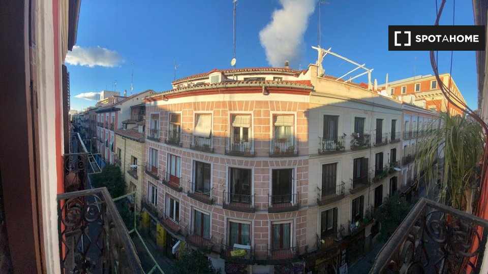Double room Madrid, 3 beds — photo 16