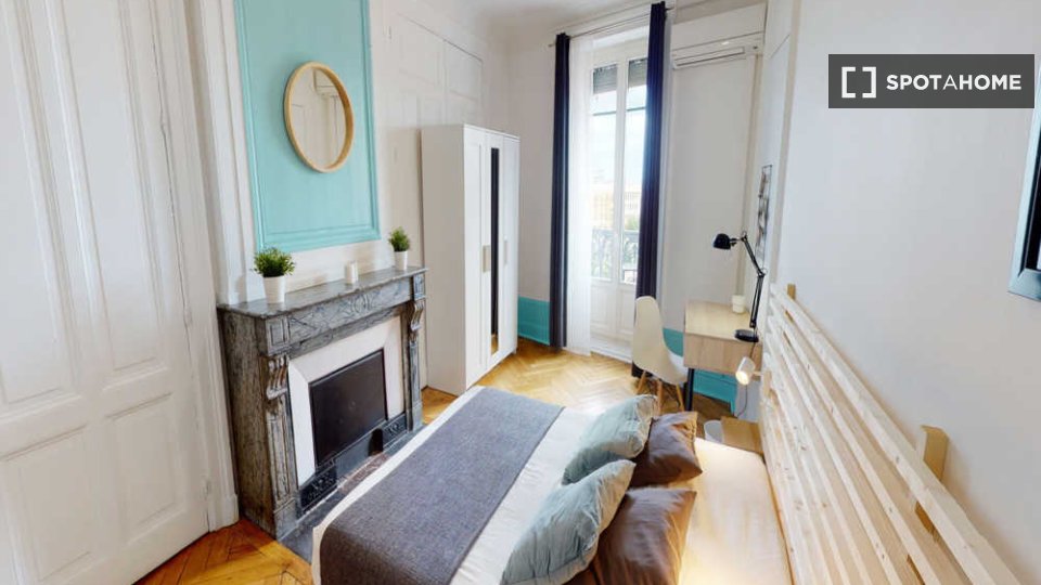Double room Lyon, 5 beds, 130m² — photo 2
