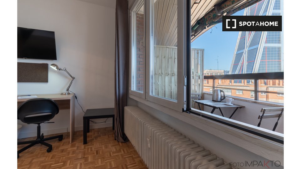 Double room Madrid, 6 beds, 140m² — photo 6