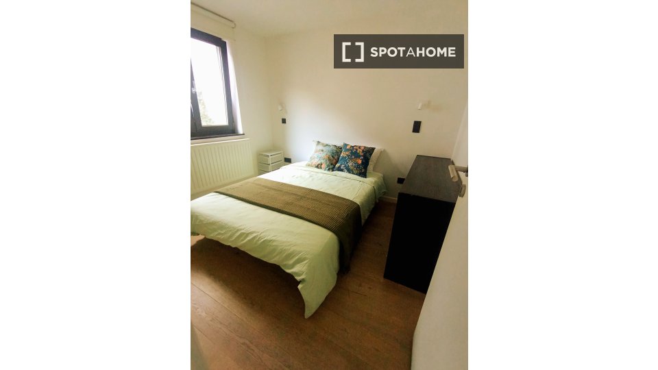 Double room Brussels, 1 bed, 70m² — photo 4