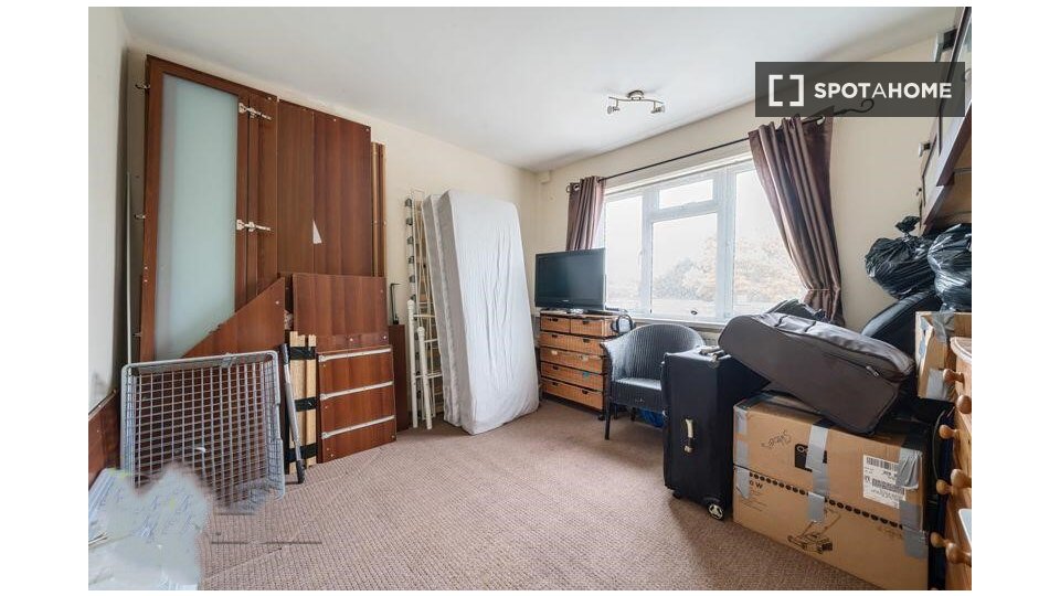 Double room London, 3 beds — photo 3