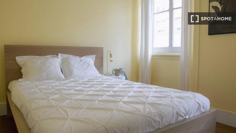 Double room Lisbon, 4 beds — photo 10