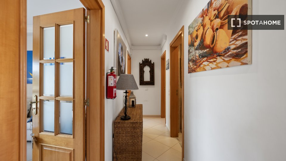 Apartment Lisbon, 2 beds, 75m² — photo 18