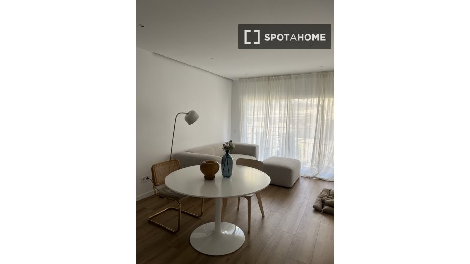 Double room Barcelona, 2 beds, 78m² — photo 2