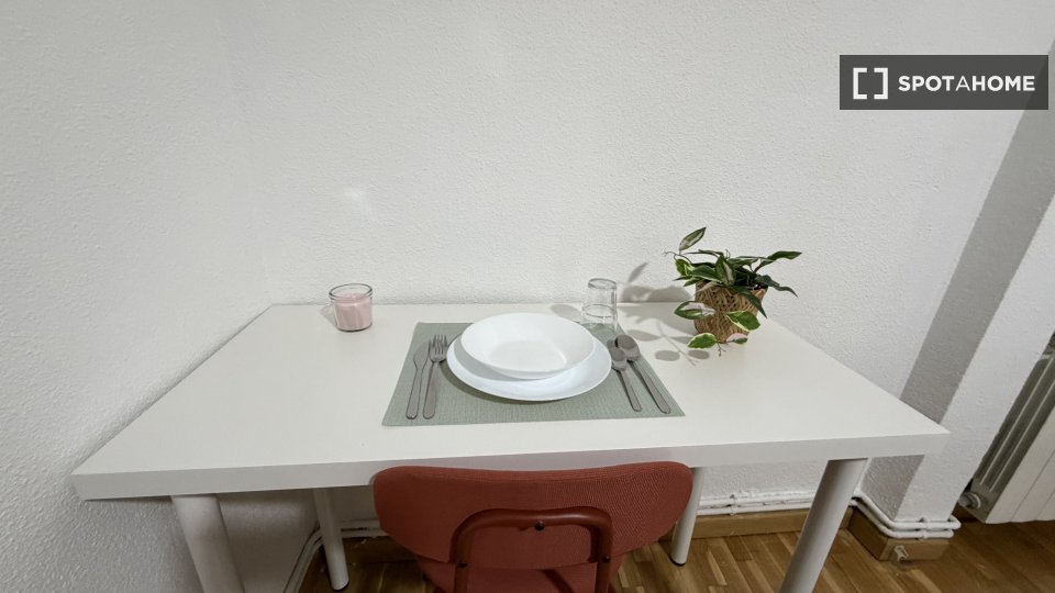 Double room Madrid, 4 beds, 80m² — photo 2