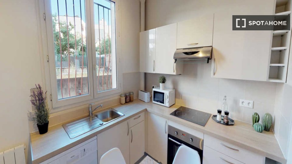Double room Paris, 5 beds, 80m² — photo 3