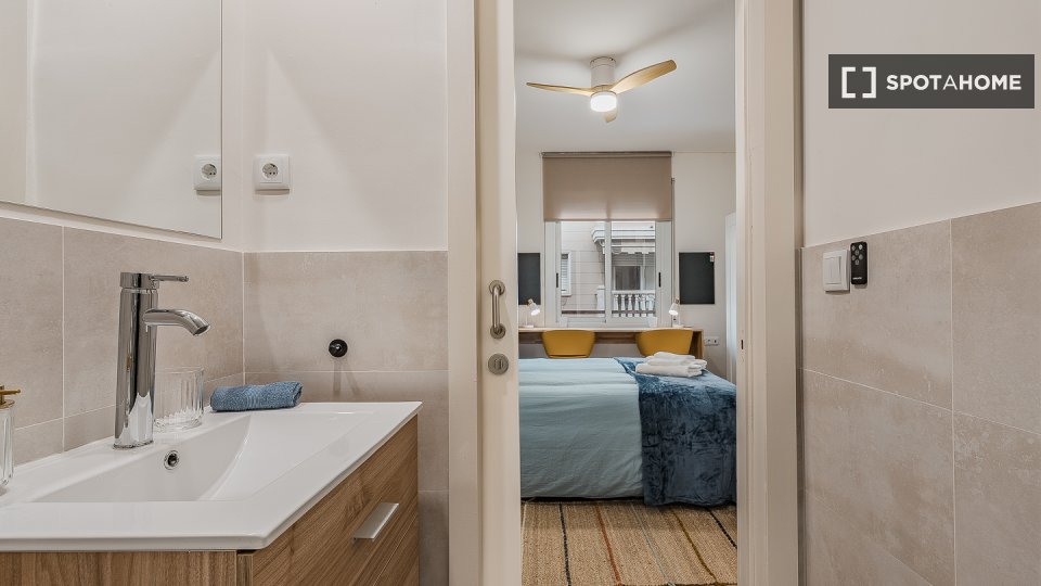 Double room Barcelona, 6 beds, 120m² — photo 72