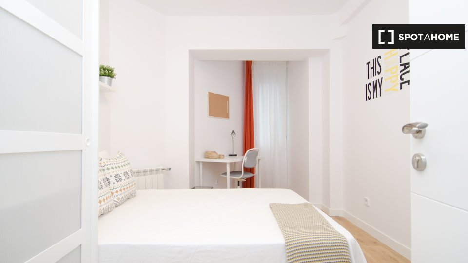 Double room Madrid, 6 beds — photo 2