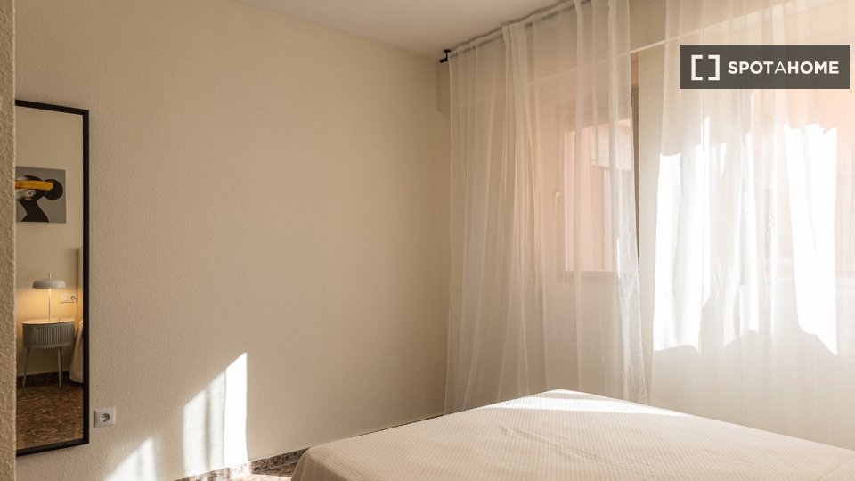 Chambre double Valence, 4 chambres — photo 17