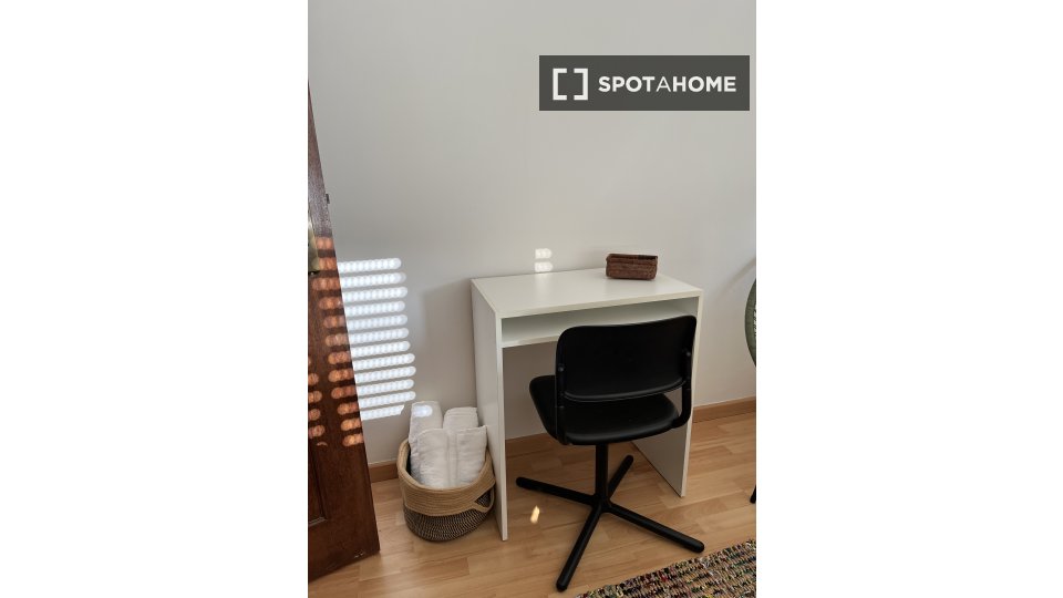 Double room Lisbon, 1 bed, 140m² — photo 1