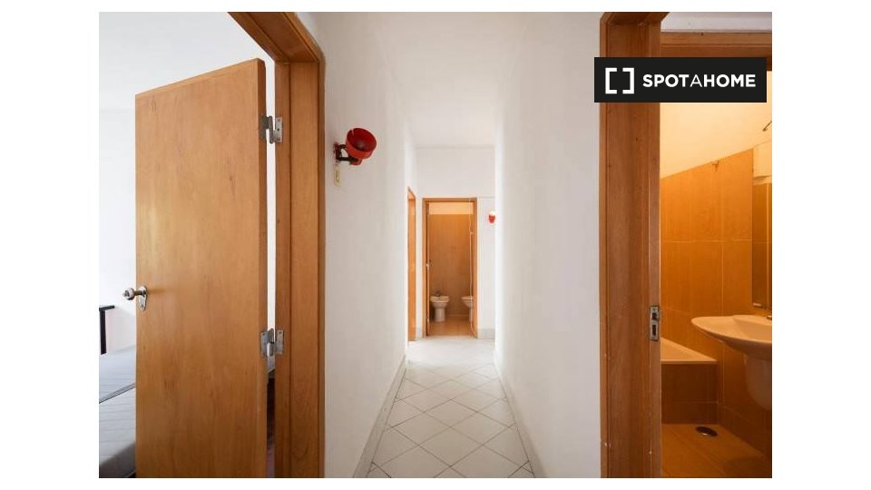 Double room Lisbon, 6 beds — photo 25