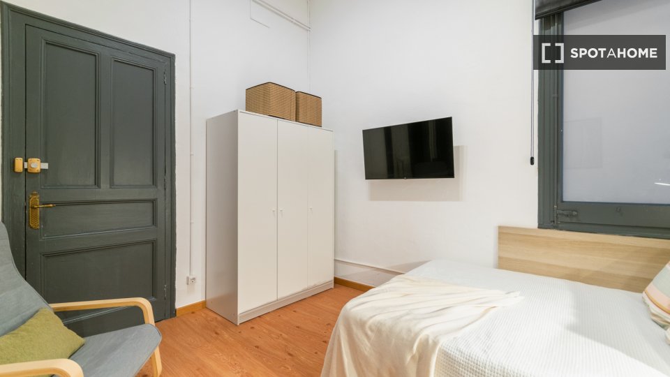 Double room Barcelona, 9 beds, 285m² — photo 9