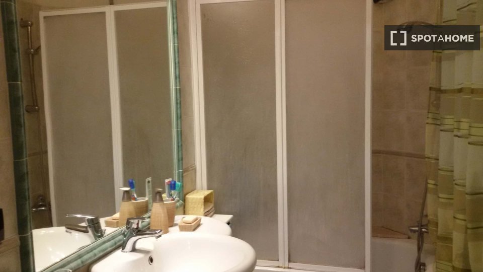 Appartamento in Viale Arcangelo Ghisleri, Roma, di 75 m² con 2 camere da letto - a Roma
