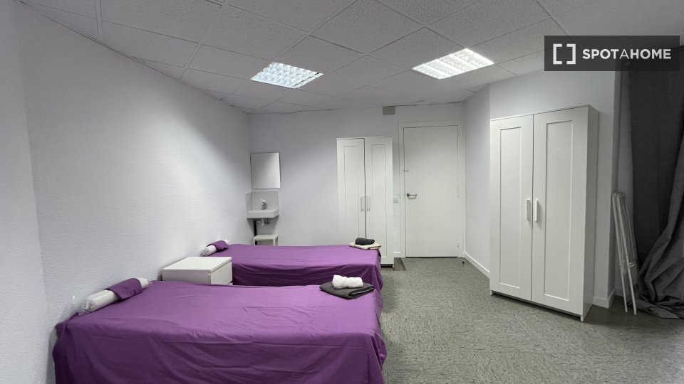 Double room Barcelona, 13 beds, 290m² — photo 6