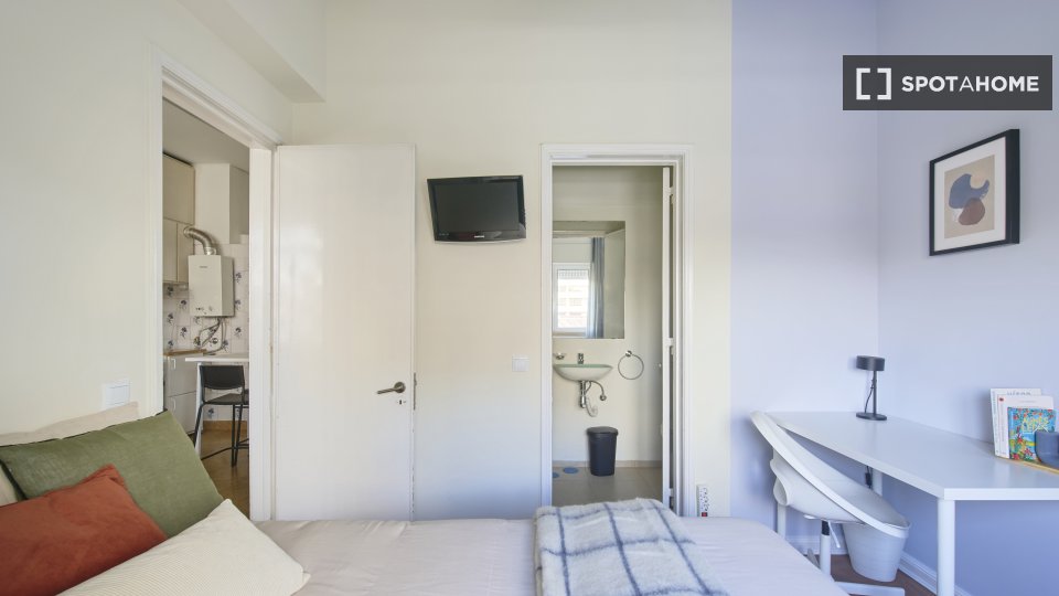 Double room Lisbon, 7 beds — photo 4